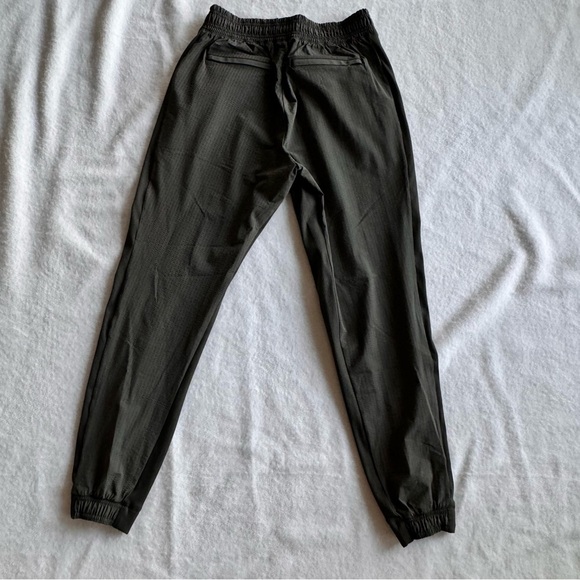 Athleta Olive Green Textured Brooklyn Jogger Casual Travel Pants Size 6 - Picture 9 of 10